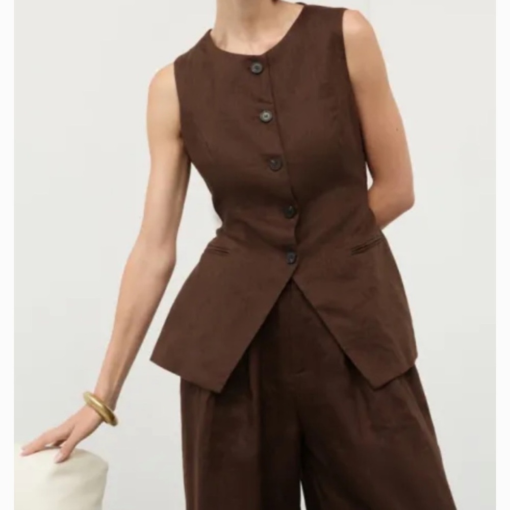 DISSH Sleeveless Brown Button-Front Vest